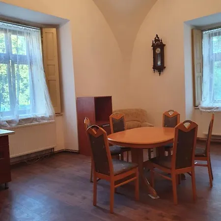 Zamecka Zahrada-apartmany Chlum u Trebone