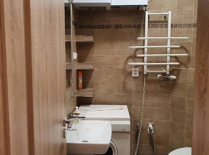 Zamecka Zahrada-apartmany כלום או טז'בונה