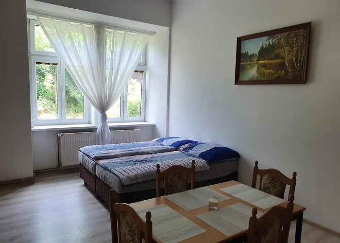 Zamecka Zahrada-apartmany דירה