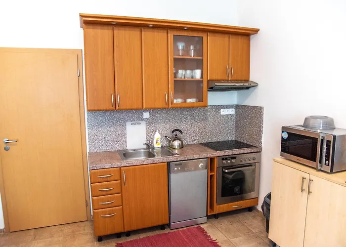 Zamecka Zahrada-apartmany כלום או טז'בונה